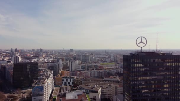 Ciudad de Berlín desde arriba - CIUDAD DE BERLÍN, ALEMANIA - 10 DE MARZO DE 2021 — Vídeos de Stock
