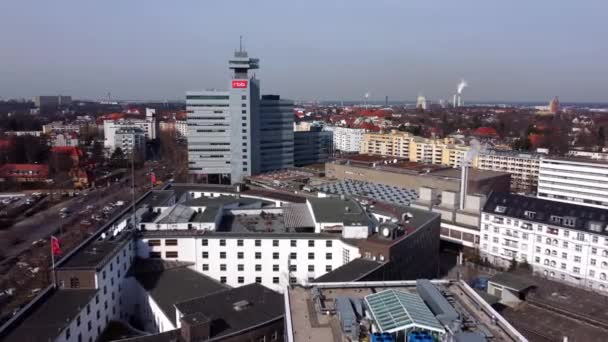 RBB Sändningsstation i Berlin - Flygbild - BERLINS stad, TYSKLAND - 10 mars 2021 — Stockvideo