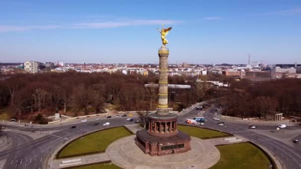 Híres berlini győzelmi oszlop a belvárosban nevű Siegessaeule — Stock videók