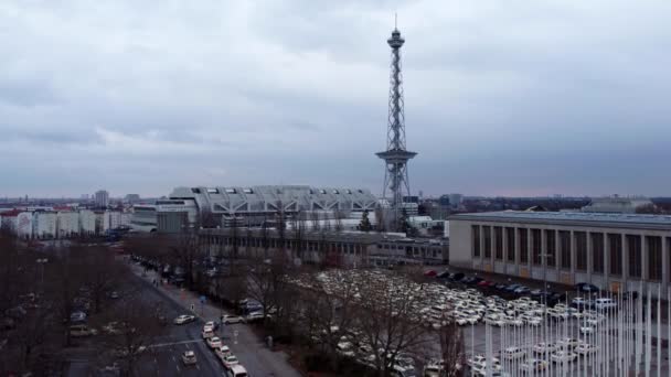 Recinto de exposiciones Berlín con torre de radio — Vídeos de Stock