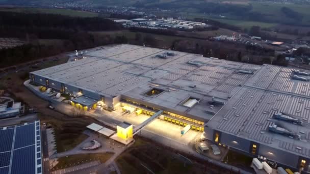 Amazon Logistics Center Germany in Bad Hersfeld - CITY OF BAD HERSFELD, ALEMANIA - 10 DE MARZO DE 2021 — Vídeo de stock