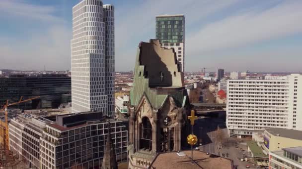 Berömda Breitscheidplatz Square Berlin med Kaiser Wilhelm Memorial Church — Stockvideo