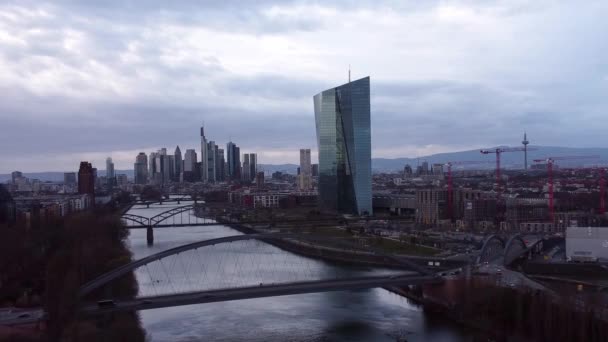 Skyline de Frankfurt e Rio Principal — Vídeo de Stock