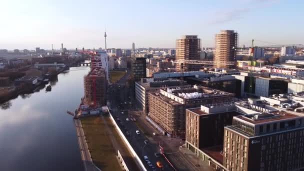 Město Berlín a řeka Spréva shora - letecký pohled