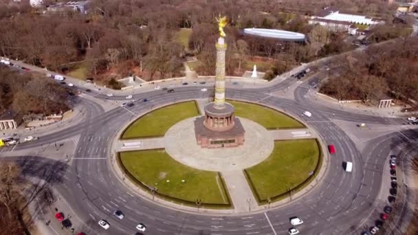Ünlü Büyük Yıldız kavşağı Berlin Zafer Sütunu ile — Stok video