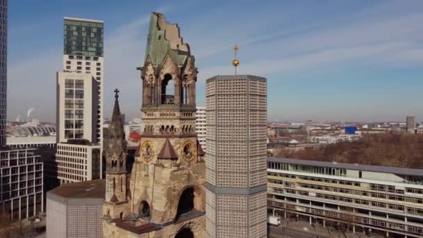 Famosa iglesia conmemorativa Kaiser Wilhelm en Berlín — Vídeo de stock