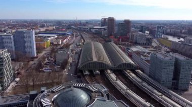 Berlin 'deki Doğu Tren İstasyonu - Berlin Şehri - 10 Mart 2021