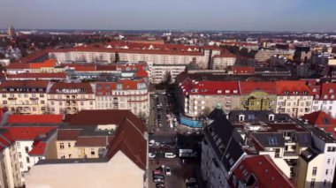 Berlin 'in çatıları üzerinde - şehrin üzerinde hava manzarası