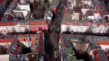 Berlin 'deki apartman blokları - yukarıdan bakıldığında - Berlin Şehri - 10 Mart 2021