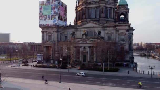 Berliner Dom am Abend - Luftaufnahme — Stockvideo