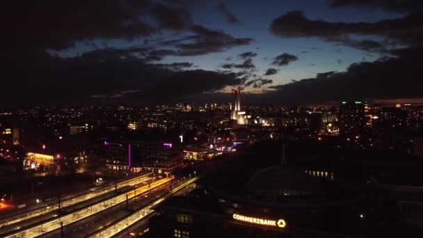 Stadt Berlin bei Nacht - Luftaufnahme — Stockvideo