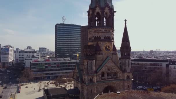 Berlin 'deki ünlü Kaiser Wilhelm Memorial Kilisesi — Stok video