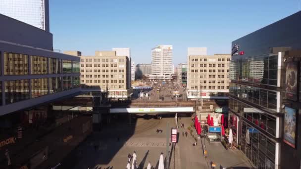 Cinestar Cubix cinematograf în Piața Alexanderplatz din Berlin - Orașul Berlinului, Germania - 10 martie 2021 — Videoclip de stoc