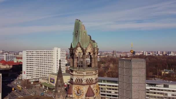 Beroemde Kaiser Wilhelm Memorial Church in Berlijn - Berlijnse stad, Duitsland - 10 maart 2021 — Stockvideo