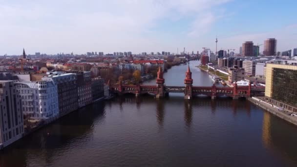 Vacker stad i Berlin från ovan - antenn utsikt — Stockvideo
