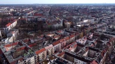 Berlin sokaklarının üzerindeki hava manzarası
