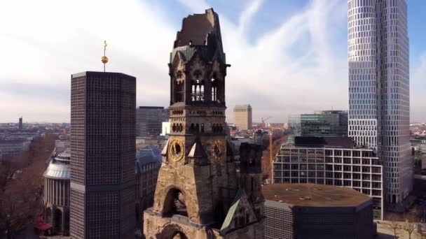 Beroemde Kaiser Wilhelm Memorial Kerk in Berlijn — Stockvideo