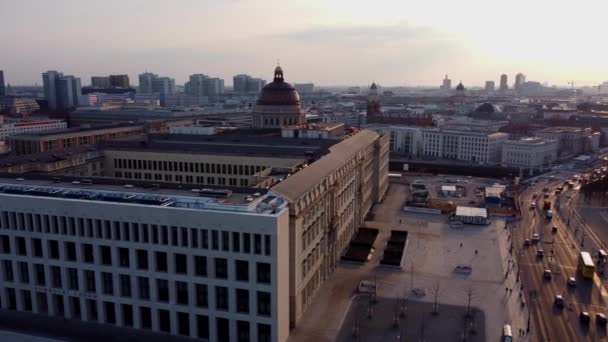 Kasteel van Berlijn in het centrum van de stad - vanuit de lucht — Stockvideo