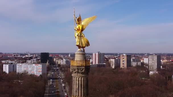 Berömda Berlin Victory Column i stadens centrum kallas Siegessaeule — Stockvideo