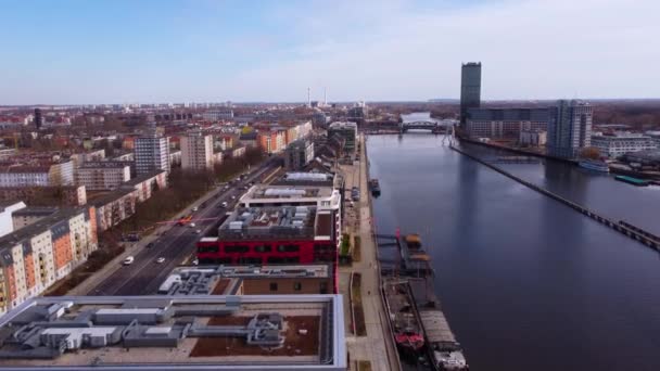 Οι όχθες του ποταμού Σπρέε στο Βερολίνο — Αρχείο Βίντεο