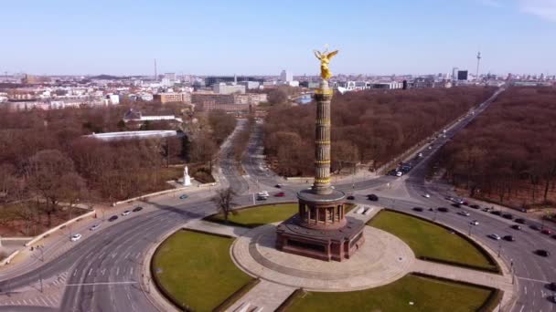 Ünlü Büyük Yıldız kavşağı Berlin Zafer Sütunu ile — Stok video