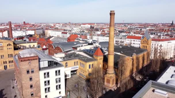 Complexe populaire d'événements de fin de divertissement à Berlin appelé Kulturbrauerei — Video