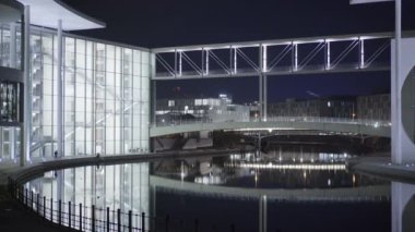 Berlin 'deki ünlü hükümet binası Marie-Elisabeth-Lueders-Haus.