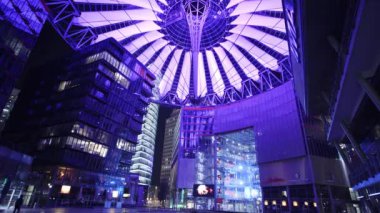 Berlin Sony Center 'ın modern çatısı - BERLIN ŞEHRİ, ALMANY - 11 Mart 2021