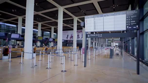 Aeroporto de Brandeburgo de Berlim BER em Berlim - CIDADE DE BERLIM, ALEMANHA - MARÇO 11, 2021 — Vídeo de Stock
