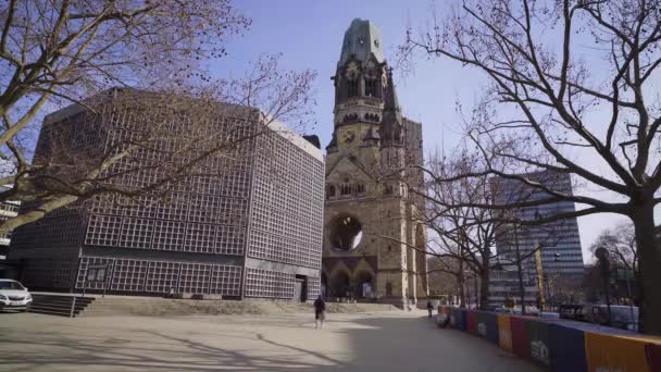 Berlin 'deki ünlü Kaiser Wilhelm Memorial Kilisesi — Stok video