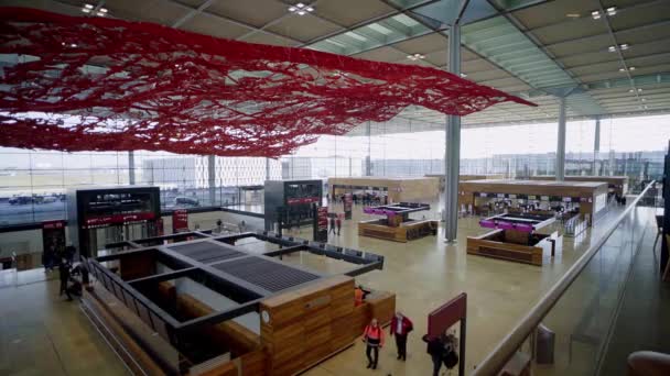 Flughafen Berlin Brandenburg BER in Berlin - STADT VON BERLIN, DEUTSCHLAND - 11. MÄRZ 2021 — Stockvideo