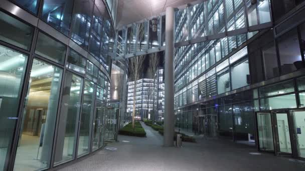 Σύγχρονα κτίρια γραφείων στο Sony Center Berlin Potsdamer Square - CITY OF BERLIN, Γερμανία - 11 Μαρτίου 2021 — Αρχείο Βίντεο