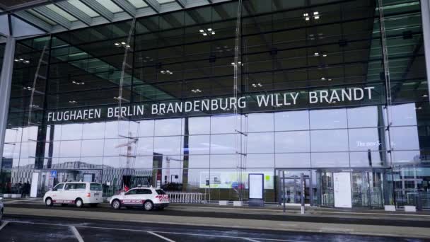 Berlin Brandenburg Havaalanı, Berlin - Berlin Şehri, Almanya - 11 Mart 2021 — Stok video