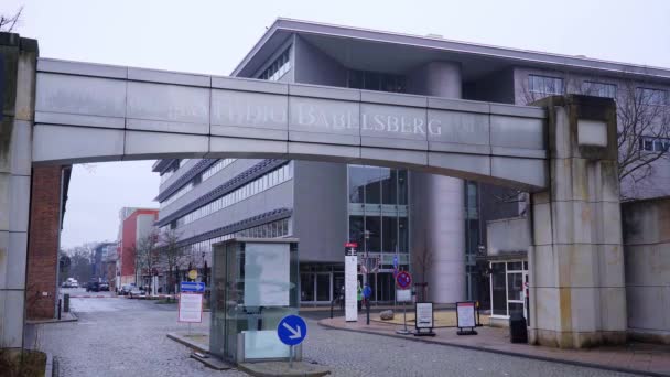 Famous Studio Babelsberg Film studios in Berlin Potsdam - ΠΟΛΗ ΤΟΥ BERLIN, ΓΕΡΜΑΝΙΑ - 11 ΜΑΡΤΙΟΥ 2021 — Αρχείο Βίντεο