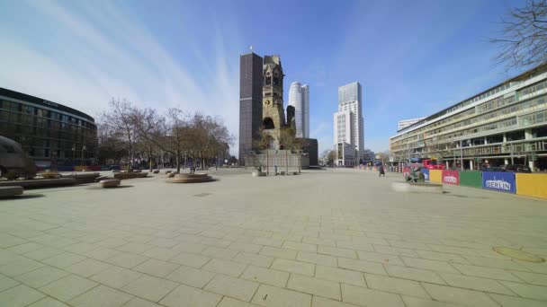 Słynny plac Breitscheidplatz Berlin z Kaiser Wilhelm Memorial Church — Wideo stockowe