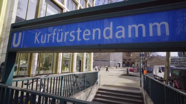 ベルリンの有名な通りKurfuerstendamm -ドイツ・ベルリン市- 2021年3月11日 — ストック動画