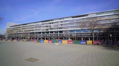 Breidscheitplatz Meydanı 'ndaki Bikini Berlin Binası