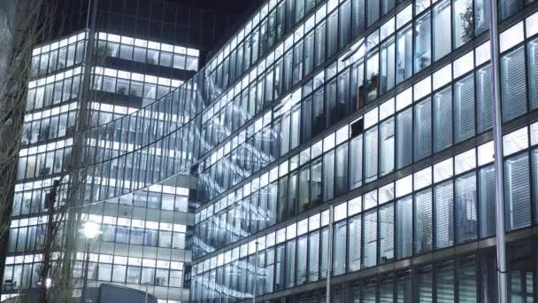 Moderna kontorsbyggnader på Sony Center Berlin Potsdamer Square - City of BERLIN, TYSKLAND - 11 mars 2021 — Stockvideo