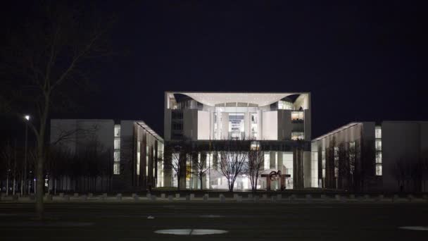 German Federal Chancellery in Berlin at night — Stock Video