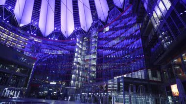 Berlin Sony Center 'ın modern çatısı - BERLIN ŞEHRİ, ALMANY - 11 Mart 2021