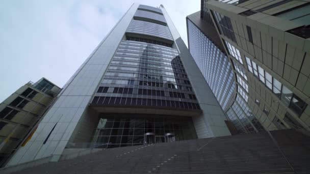 Башня и штаб-квартира Германии во Франкфурте — стоковое видео