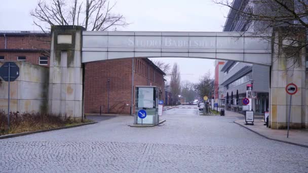 Studiouri faimoase de film Babelsberg din Berlin Potsdam - CITY OF BERLIN, GERMANIA - 11 martie 2021 — Videoclip de stoc