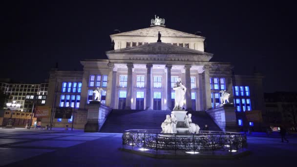 Berlini koncertterem a Gendarmenmarktban — Stock videók
