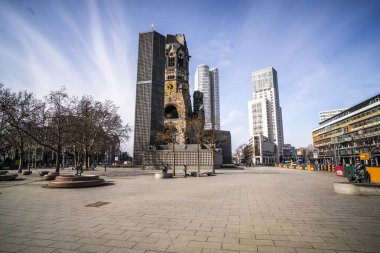 Ünlü Breitscheidplatz Meydanı Berlin Kaiser Wilhelm Memorial Kilisesi