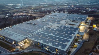 Bad Hersfeld 'deki Amazon Lojistik Merkezi - Kötü Kahramanlar Şehri, GERMANY - 10 Mart 2021