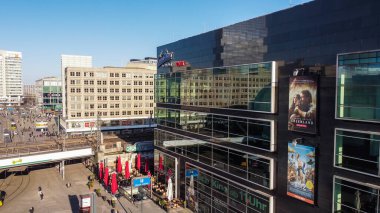 Berlin Alexanderplatz Meydanı 'ndaki Cinestar Cubix sineması