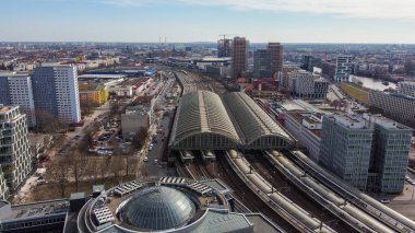 Berlin 'deki Doğu Tren İstasyonu - Berlin Şehri - 11 Mart 2021