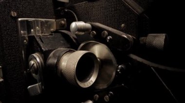 Yakın görüntüde eski film projektörü