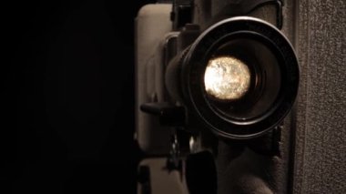 Yakın görüntüde eski film projektörü