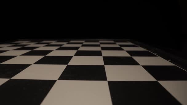 क्लोज-अप में खाली शतरंज बोर्ड स्लाइडिंग शॉट — स्टॉक वीडियो